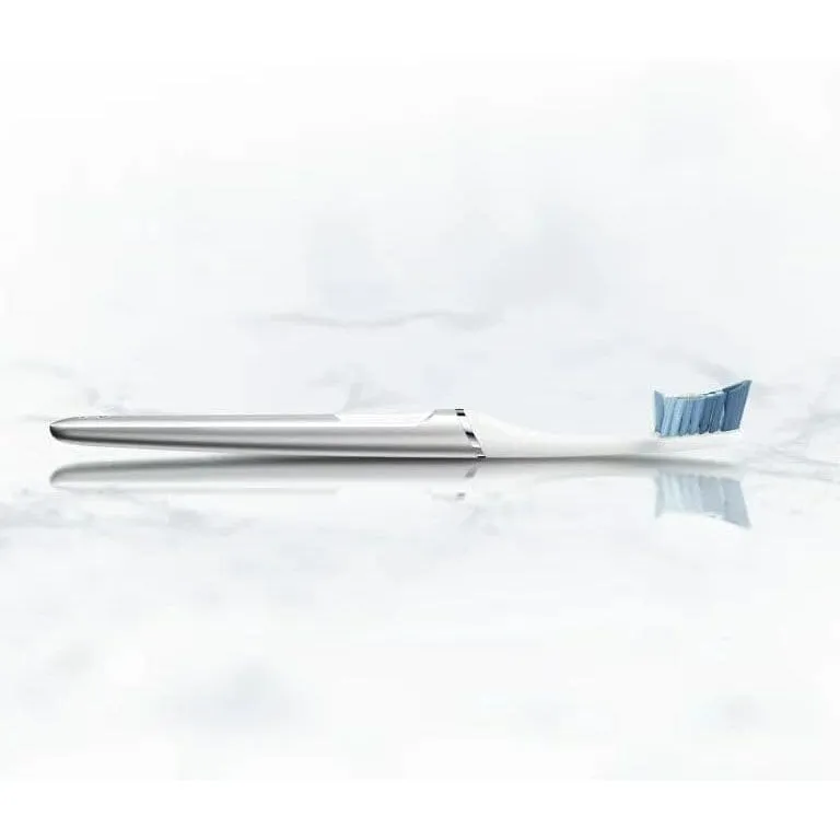 Oral-B Clic Deluxe Starter Kit, Manual Toothbrush with 3 Brush Heads & Magnetic Brush Mount